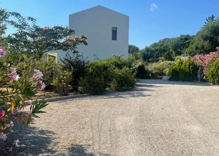 Paradisio Villa Efl