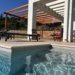 Paradisio Villa Efl