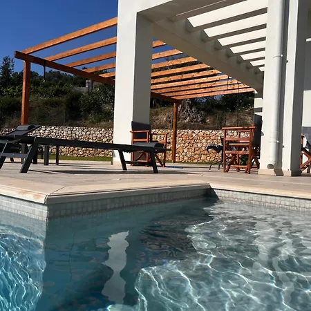 Paradisio Villa Efl
